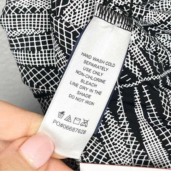 Swimsuits For All Women Twist Front V-Neck Swimdress One Piece Swimsuit size 26 - Picture 8 of 10